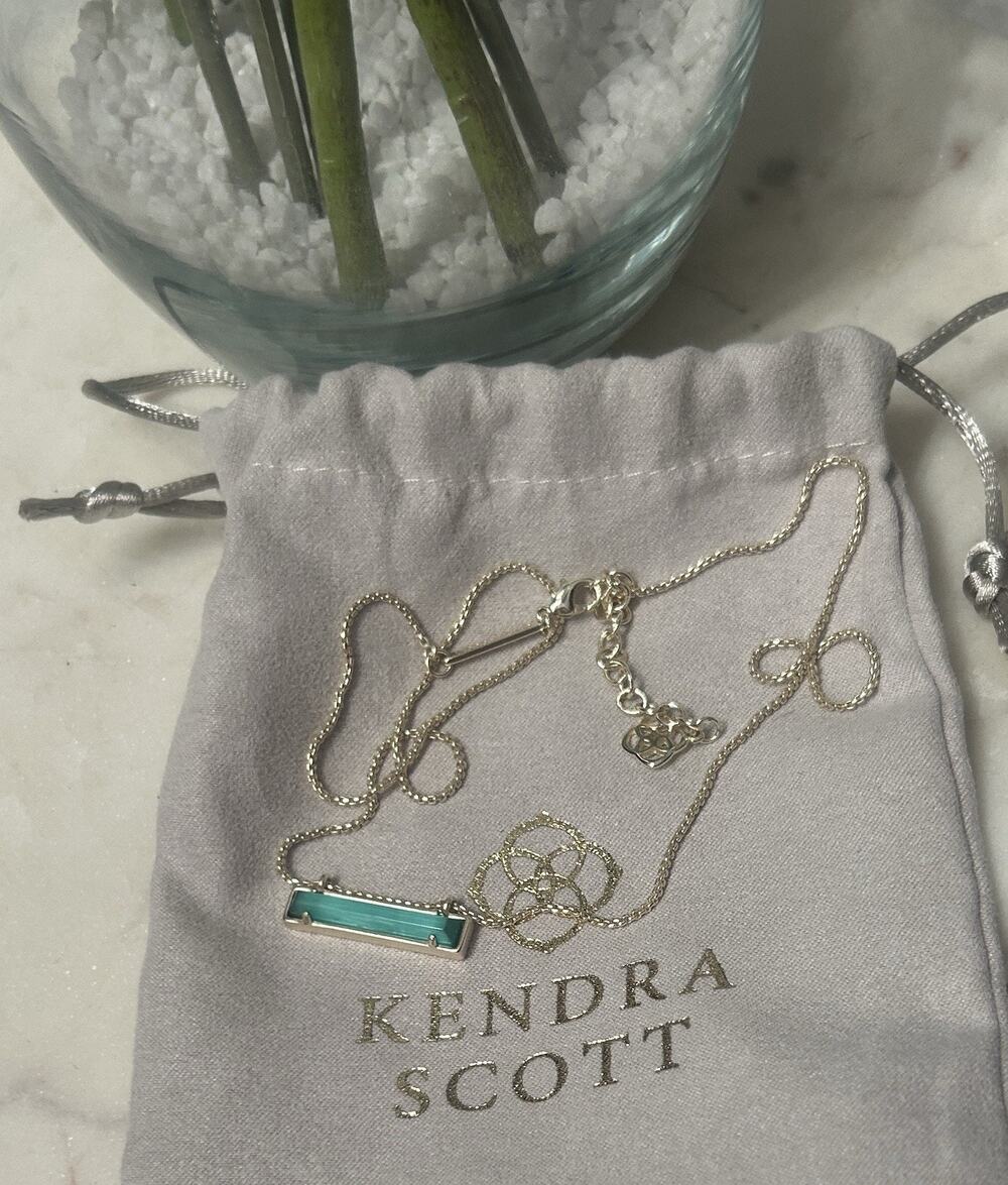 Kendra Scott “Leanor” Necklace Teal Green/Turquoise Gold Tone Bar Pendant 18”